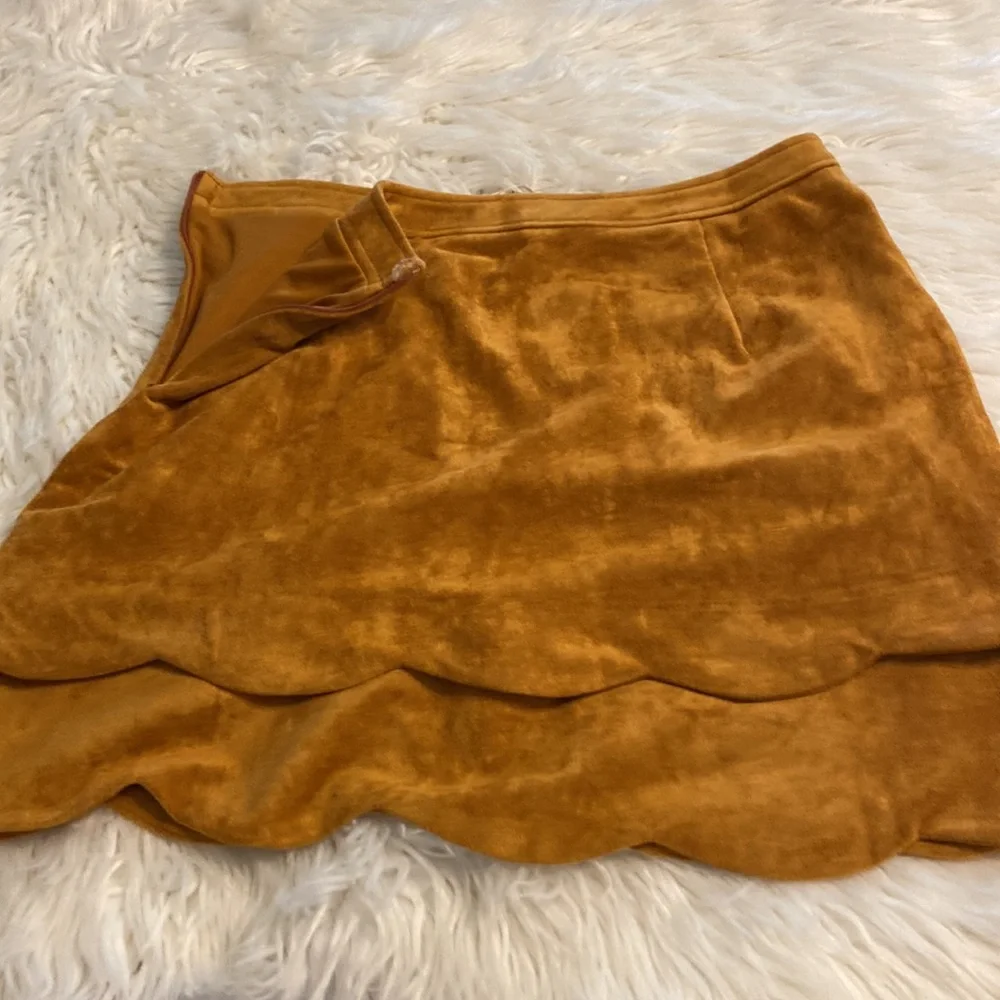 ARYEH Suede Skirt size M brand new with tag color camel waist 30” - Picture 7 of 12